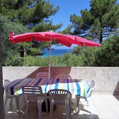 grande terrasse avec vue sur la mer dans la residence de vacances Sant ambroggio en haute Corse